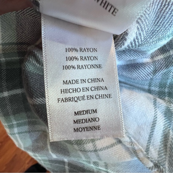 ⭐️ Rails Hunter Shirt Women's Medium Ocean Blue & White Plaid
Button Top - Picture 10 of 12